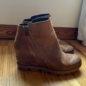 Sorel Joan of Arctic™ Wedge II Zip Velvet Tan 8 B (M)